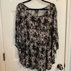 Simply Emma Plus Size 2X Black Green and Pink Snake Print Top